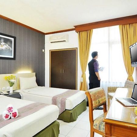Hotel Cirebon Plaza 井里汶 外观 照片