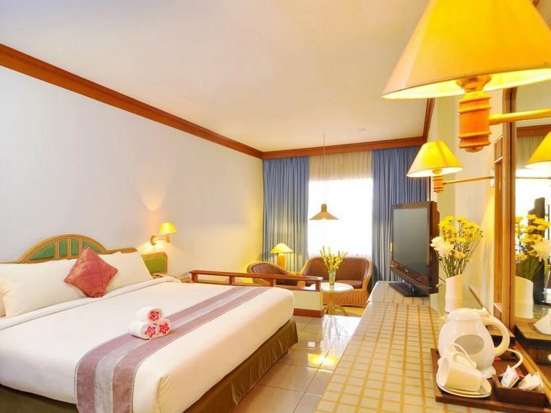 Hotel Cirebon Plaza 井里汶 外观 照片
